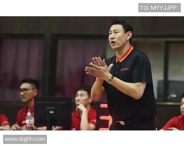 姚明场下指导球员的智慧与经验分享，助力篮球事业发展